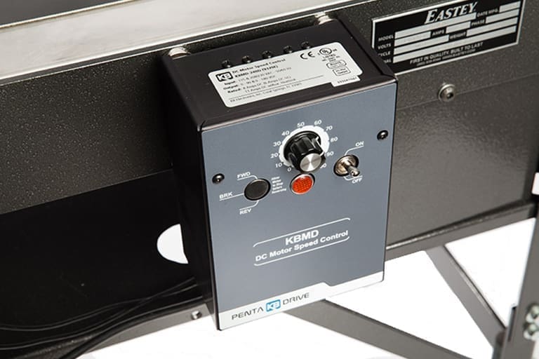 Magnetic control box of the variable speed conveyor