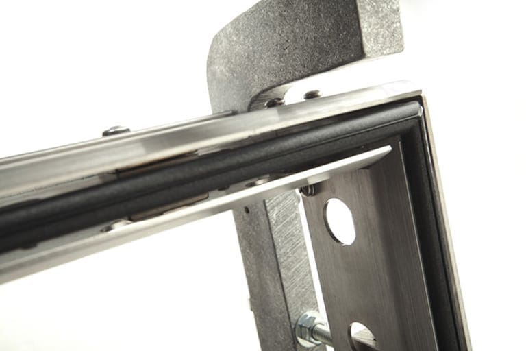Detail of the hot knife seal head on the semi-automatic l sealer