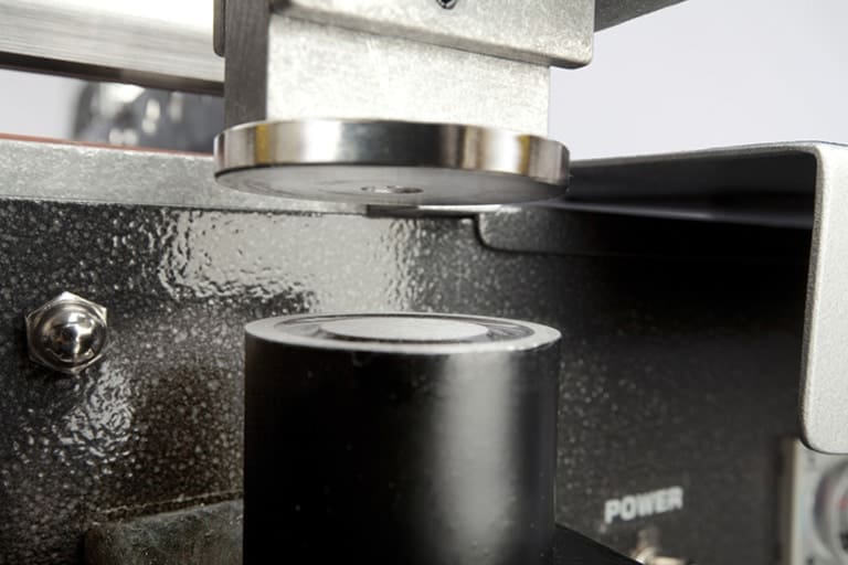 Heavy duty locking magnet clamp on the semi-automatic l sealer