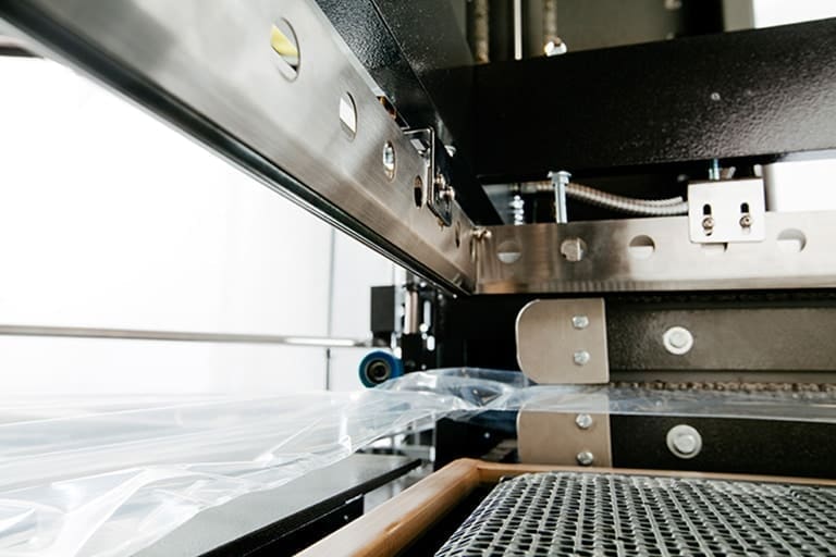 Hot knife seal system on the automatic l sealer