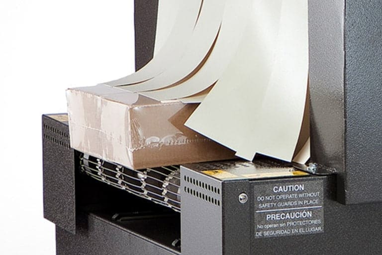 Positive shrinking on an package exporting from a shrink tunnel